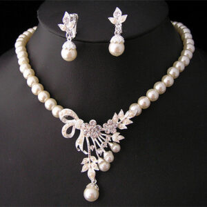 Wedding ladies, bridal ornaments, wedding gowns, pearls, necklaces, earrings, jewelry sets